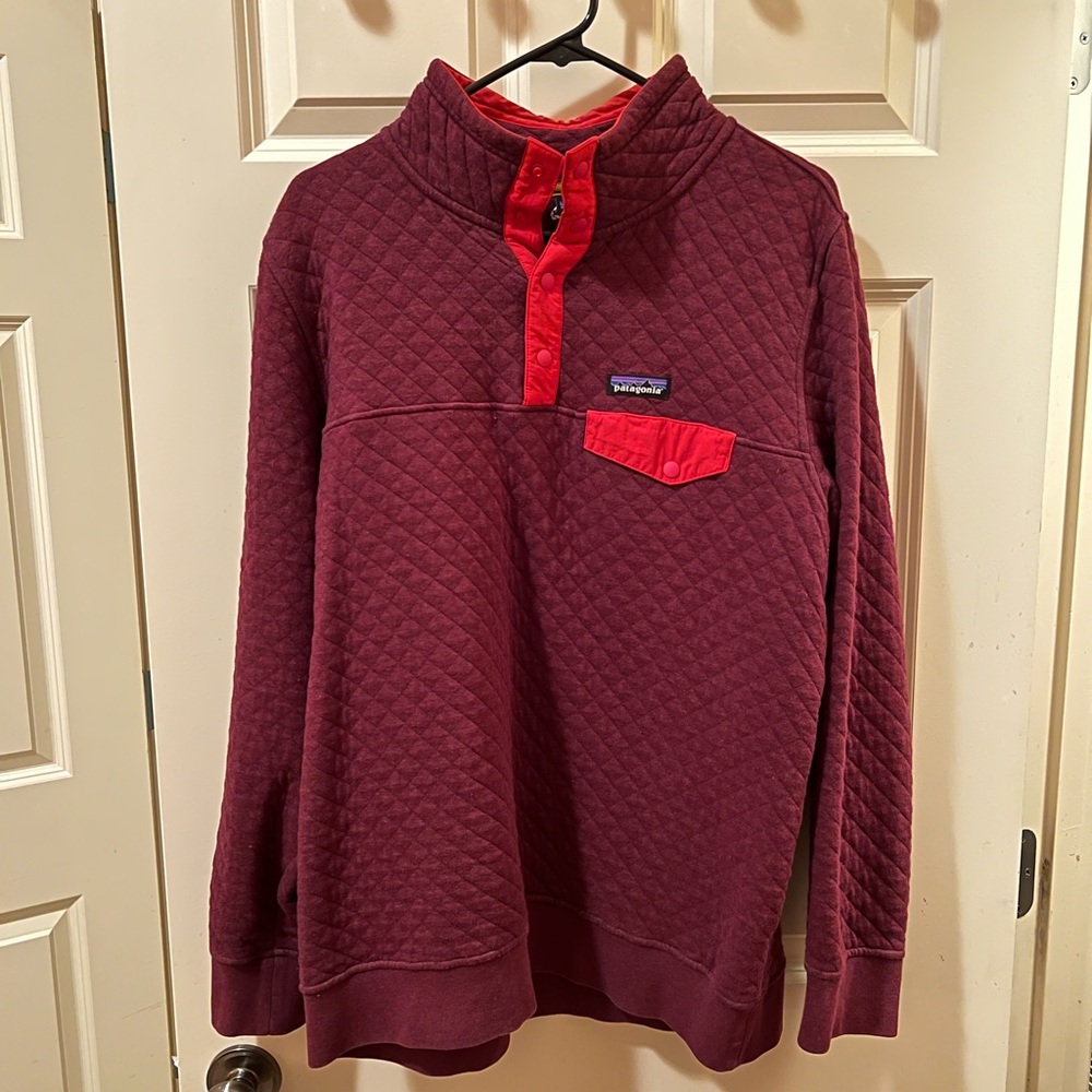 Patagonia size large maroon and red pullover
